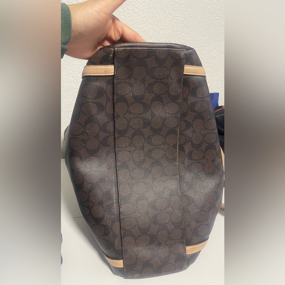 💼Coach Peyton Signature Pocket Tote Brown Canvas Tan Leather Trim
🌵 Description - Picture 11 of 15
